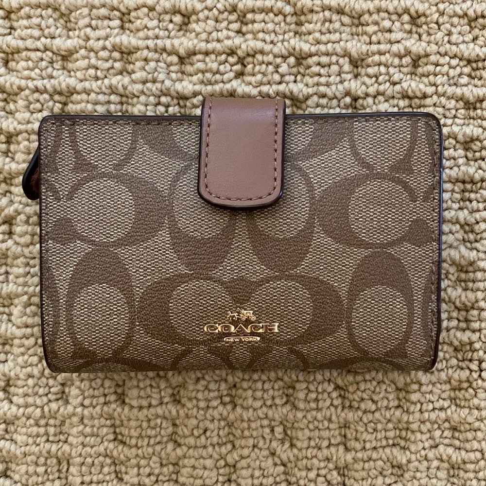 Brand New Coach Medium Corner Zip Wallet In Signature Canvas